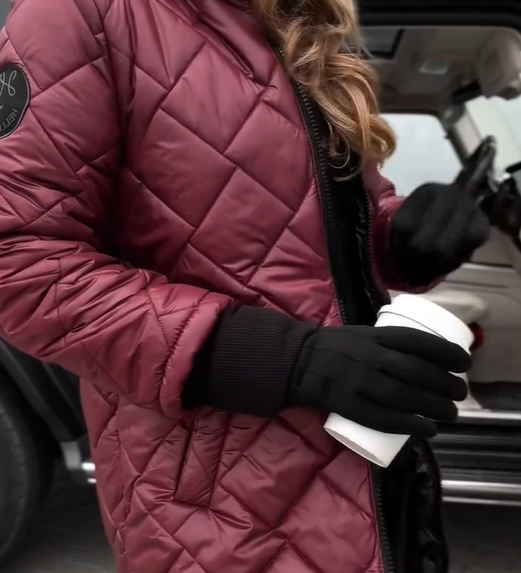 Selina - Elegante gesteppte Daunenjacke mit Kapuze